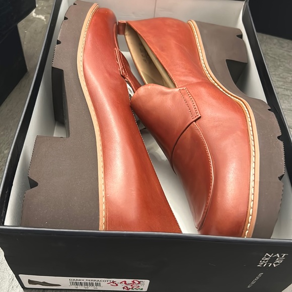 NATURALIZER Darry Lug Sole Loafers (WIDE) - Picture 2 of 11